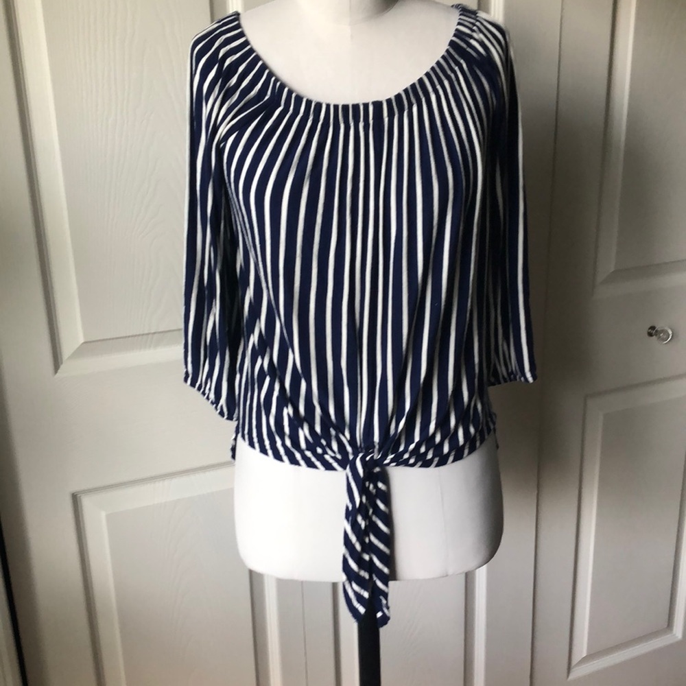 2/$10 k & c Knit Top